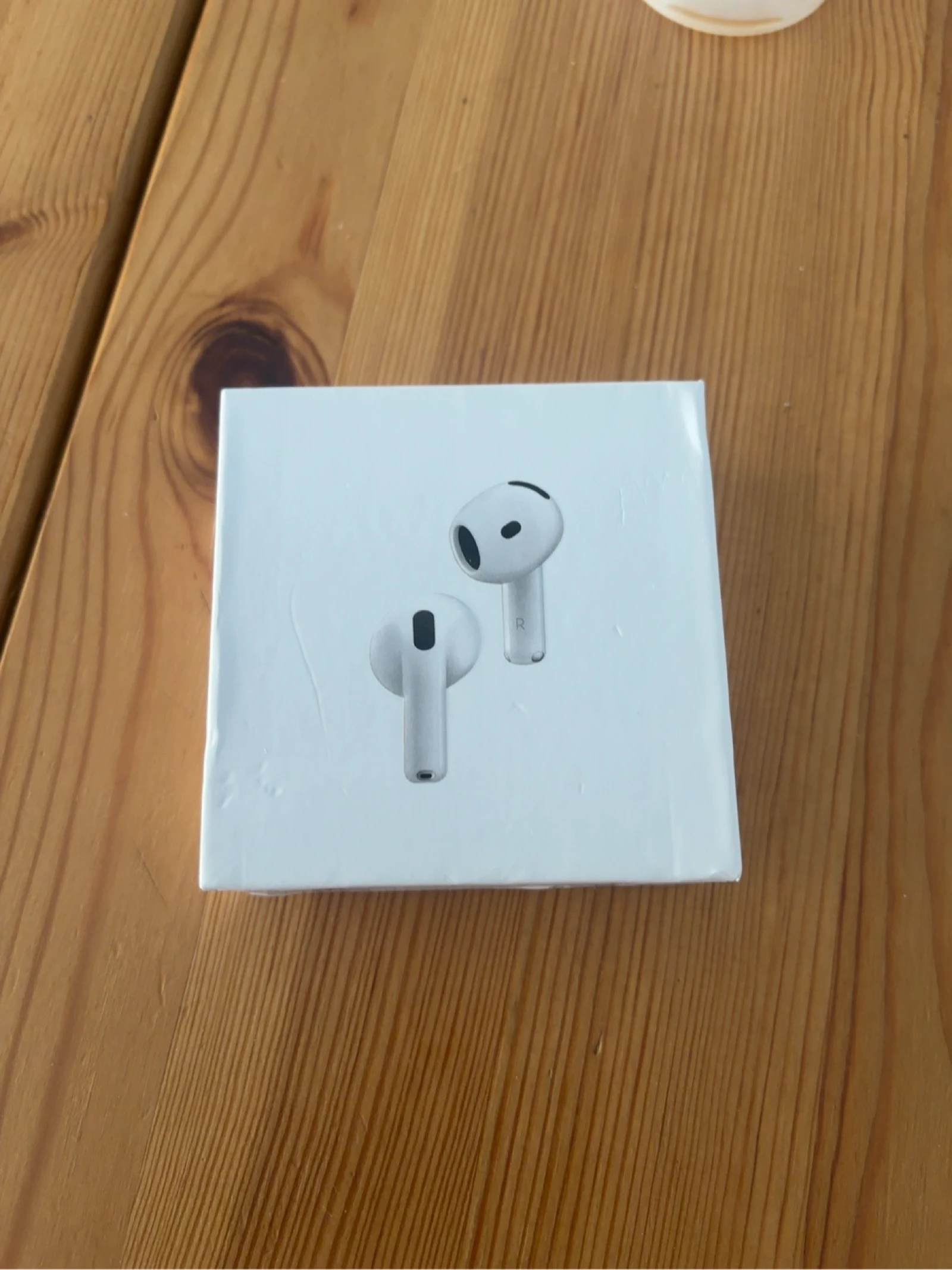 d’Apple AirPods 4 avec réduction active du bruit (ANC), neuve et jamais utilisée.